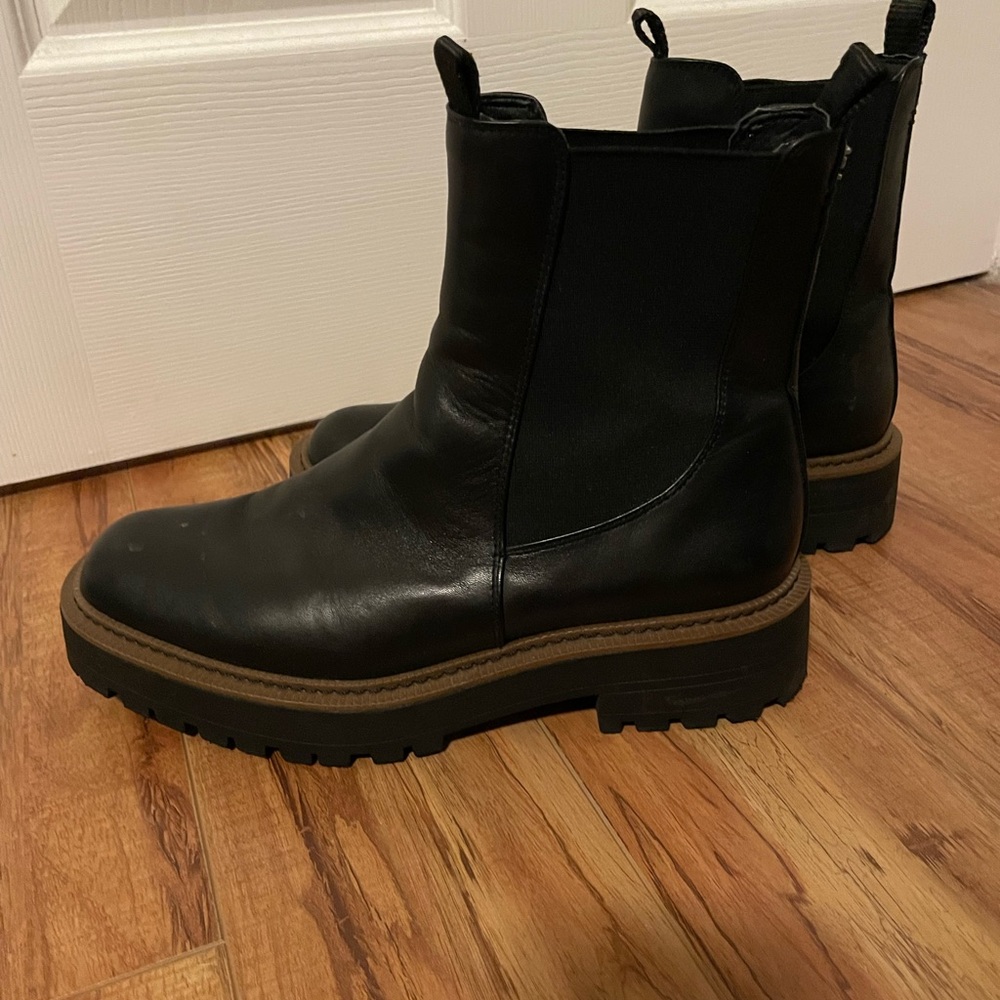 Sam Edelman Laguna Lug Sole Waterproof Chelsea Boot Like new condition